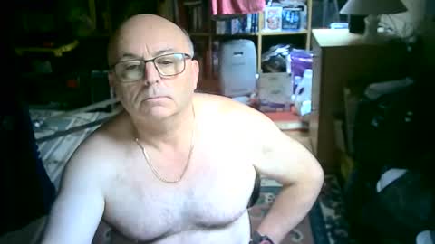 Snapshot of bluebox65 chatting on September 13, 1:13 pm bluebox65 online show from September 13, 1:13 pm