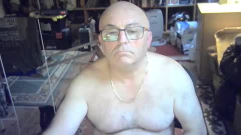 Snapshot of bluebox65 chatting on October 1, 5:12 pm bluebox65 online show from October 1, 5:12 pm