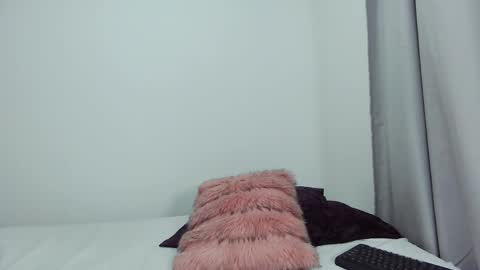 bluediamond_ online show from April 15, 5:22 am