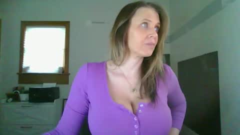 BlueEyedDDVixen online show from February 3, 2:32 pm