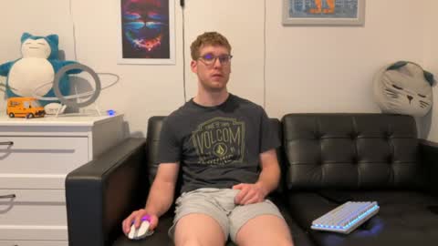 blueeyedtallguy online show from December 31, 1:57 am