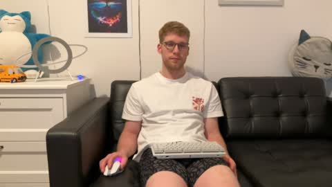 blueeyedtallguy online show from December 17, 8:34 am