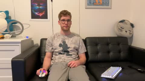 blueeyedtallguy online show from December 30, 7:04 am