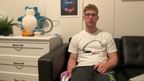 blueeyedtallguy online show from December 15, 4:40 am