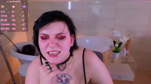 Hi my name is Lunaray online show from October 26, 10:49 am