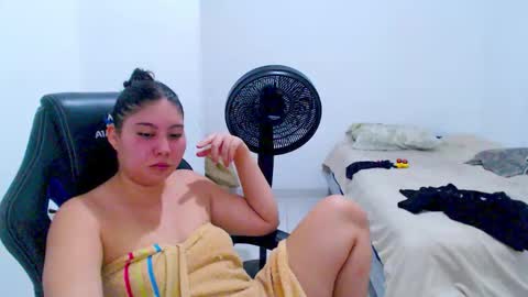 Snapshot of blumbum chatting on October 10, 12:16 am Hey guysI am BrendaWelcome my room online show from October 10, 12:16 am
