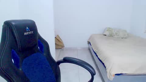 Snapshot of blumbum chatting on October 7, 11:56 pm Hey guysI am BrendaWelcome my room online show from October 7, 11:56 pm
