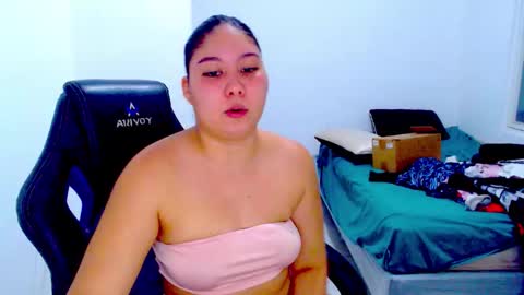 Snapshot of blumbum chatting on September 11, 11:17 pm Hey guysI am BrendaWelcome my room online show from September 11, 11:17 pm
