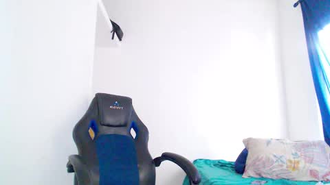 Snapshot of blumbum chatting on October 20, 9:42 pm Hey guysI am BrendaWelcome my room online show from October 20, 9:42 pm