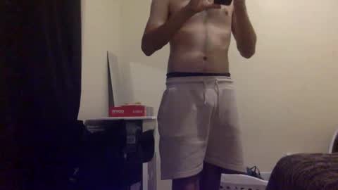 bobby_00x00 online show from May 1, 8:41 am