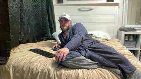 boner4you1994 online show from April 15, 6:17 am