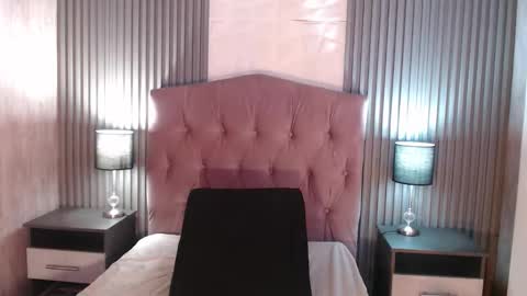 bonnali_lune online show from February 16, 7:45 pm