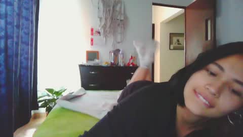 Bonnie  online show from April 6, 4:08 pm