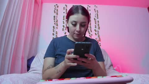 Bonnie Help me reach 500 likes online show from January 19, 12:59 am