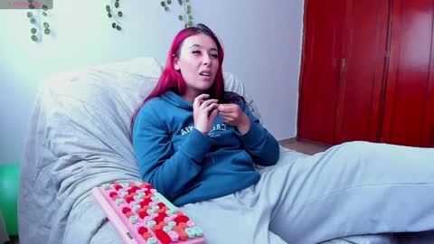 Bonnie Help me reach 500 likes online show from January 31, 5:32 pm