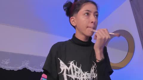   online show from February 25, 11:43 am