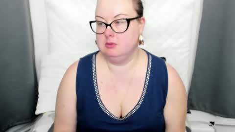 Bonnie online show from November 17, 9:01 am