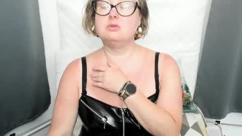 Bonnie online show from June 3, 2:33 pm