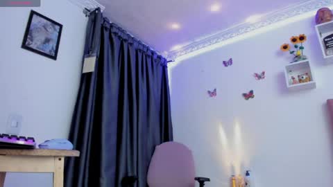 Soffy Brooks Independent model online show from May 23, 4:41 am