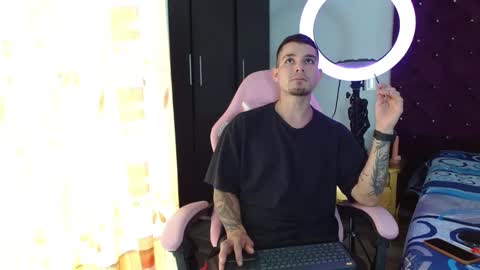 booyhott_ online show from November 4, 6:53 pm