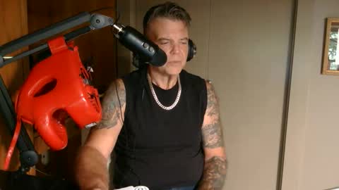 Snapshot of boss1420 chatting on September 11, 6:53 pm BOSS online show from September 11, 6:53 pm