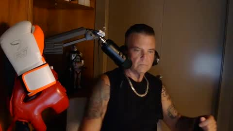 Snapshot of boss1420 chatting on October 10, 1:11 am BOSS online show from October 10, 1:11 am