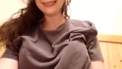 Bouncy Queen Majesty online show from September 18, 7:07 pm