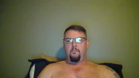 bowtieguy84 online show from April 28, 3:11 am