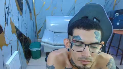 boy_tatto77 online show from May 9, 5:30 pm