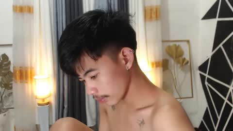Snapshot of boynextdoor4ux chatting on December 2, 5:32 pm HI IM JAMES DONT FORGET GIVE ME THUMBS UP AND JOIN TO MY FANCLUB online show from December 2, 5:32 pm