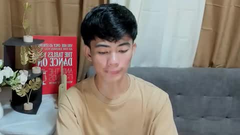 Snapshot of boynextdoor4ux chatting on September 24, 11:33 pm HI IM JAMES DONT FORGET GIVE ME THUMBS UP AND JOIN TO MY FANCLUB online show from September 24, 11:33 pm