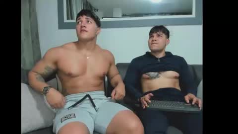 Snapshot of boys_blackandwhite chatting on January 21, 12:57 am boys_blackandwhite online show from January 21, 12:57 am