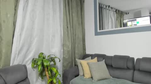 Snapshot of boys_blackandwhite chatting on March 11, 12:00 am boys_blackandwhite online show from March 11, 12:00 am