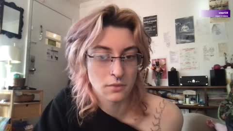 Snapshot of boywithbug chatting on March 12, 3:40 pm boywithbug online show from March 12, 3:40 pm