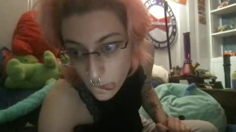 Snapshot of boywithbug chatting on February 4, 12:19 am boywithbug online show from February 4, 12:19 am