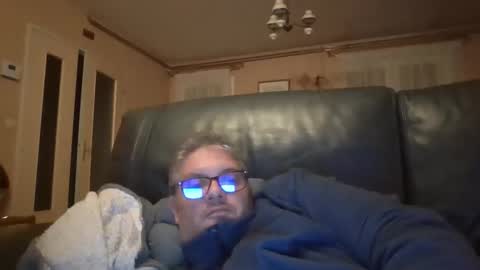 Snapshot of bozo81 chatting on October 24, 7:47 pm bozo81 online show from October 24, 7:47 pm