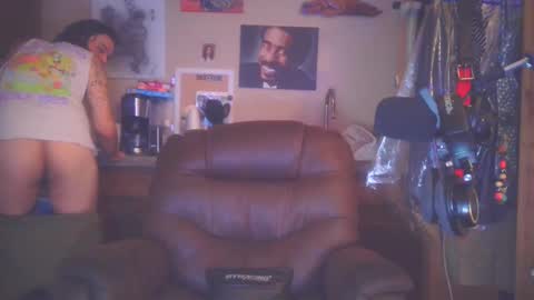 Bradley online show from December 4, 1:08 am