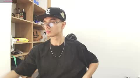 brad_lee_ online show from June 8, 1:00 am