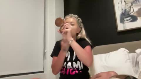 Skyyybanks online show from May 10, 1:23 am