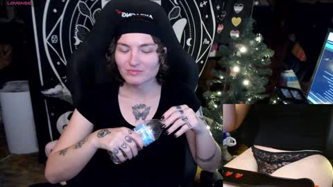 BrandiWRLD999 online show from December 31, 9:50 pm