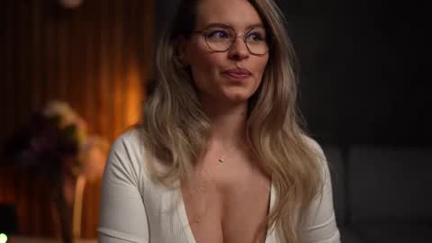 Alex online show from March 3, 4:25 am