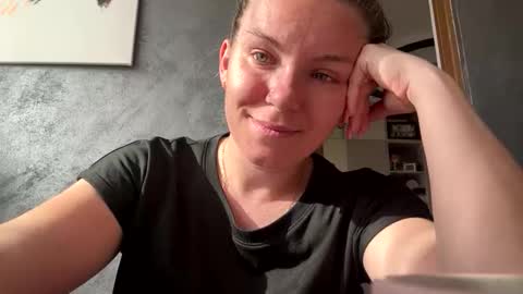Brenda online show from April 27, 2:47 pm