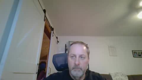 hey online show from February 6, 10:45 pm