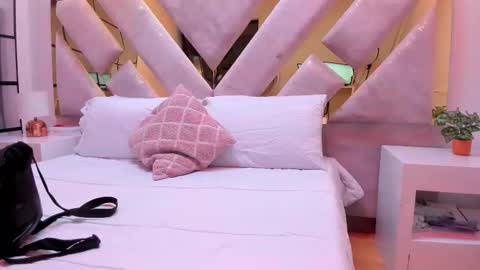 Brianna  online show from November 28, 12:45 pm