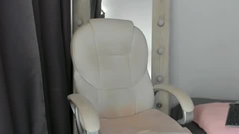 briannawhite10 online show from December 5, 1:42 pm