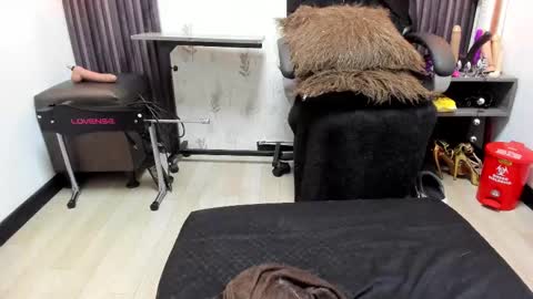 BRIGITTE online show from March 8, 4:17 pm