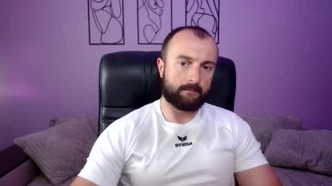 brindlefly69 online show from June 11, 11:52 am