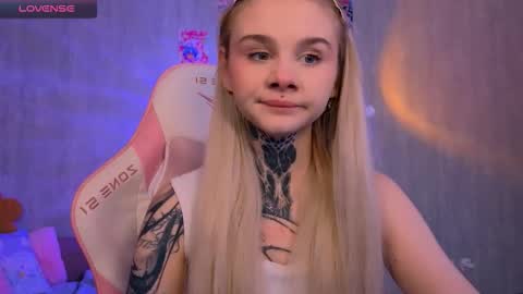 Britney online show from February 25, 7:06 pm