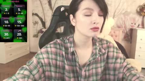 Snapshot of britneybarker chatting on October 6, 2:40 am britneybarker online show from October 6, 2:40 am