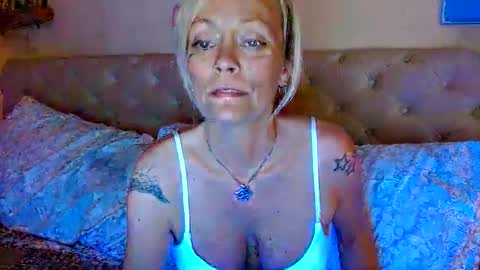 brittneychats81 online show from April 19, 7:31 am